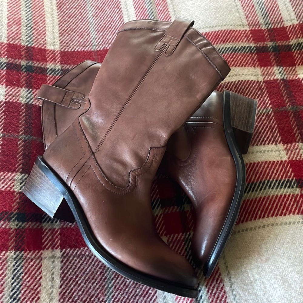 Leather western boho rattle women’s boots.